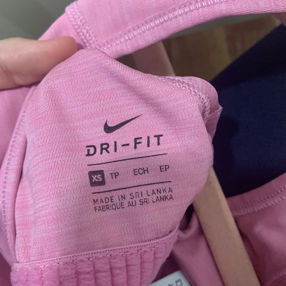 Light pink Nike sports bra - Picture 4 of 4